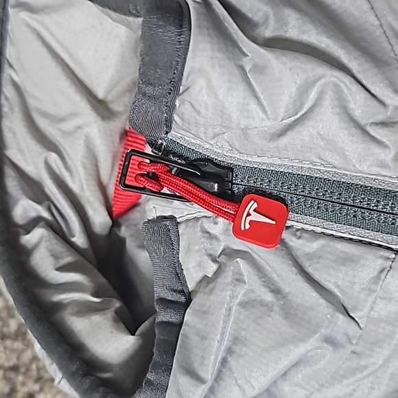 Tesla Vest - Picture 2 of 8